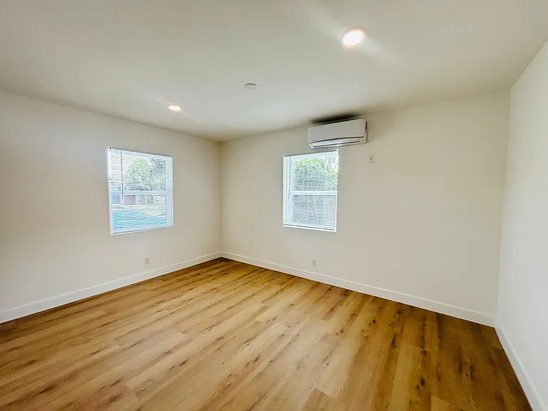 9011 Ramsgate Ave — Photo 7