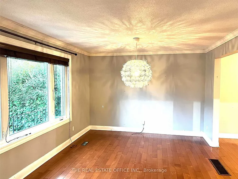 44 Dallas Rd #UPPER — Photo 9
