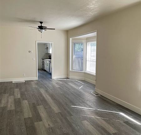2nd image of 614 Crane Ave