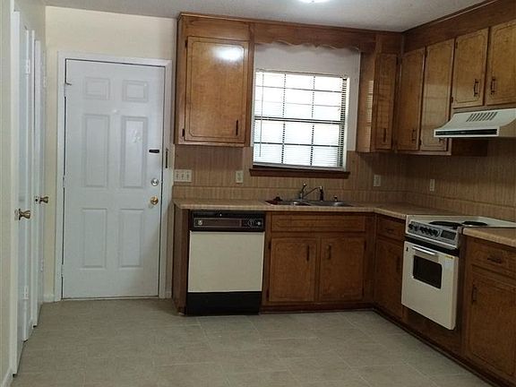 3rd image of 4177 Ravenwood Dr