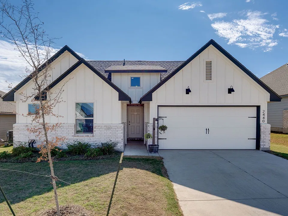 2440 Muscovy Dr