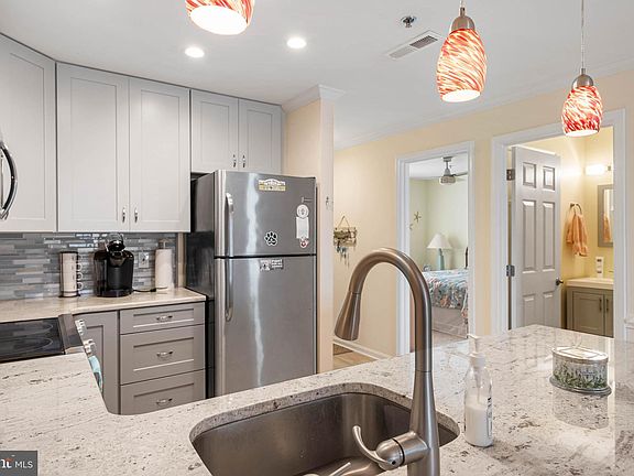 5th image of 201 S Heron Dr #1G
