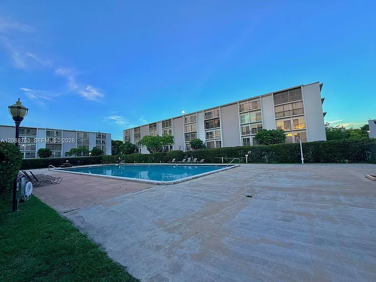 8750 N Sherman Cir #505 — Photo 34