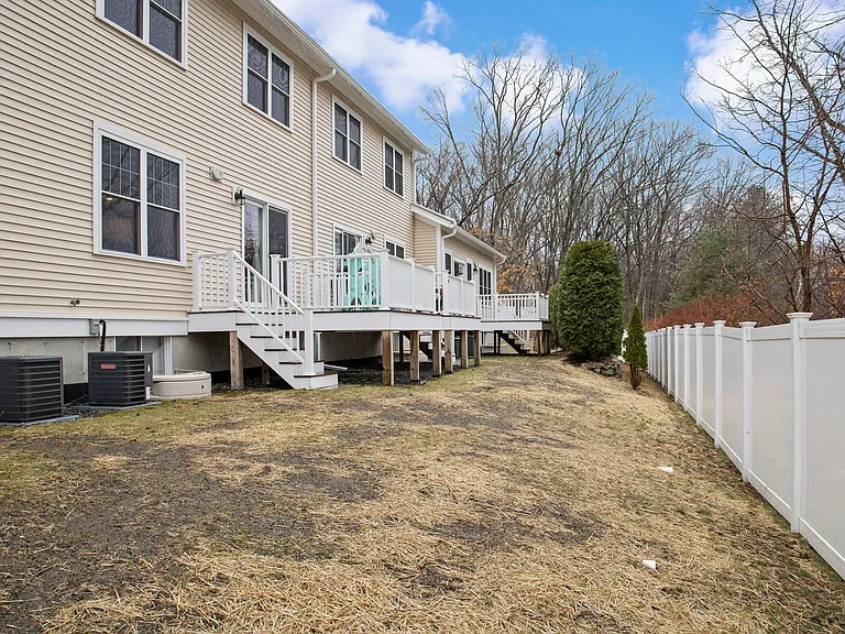 100 Baldwin Ave #7 — Photo 36