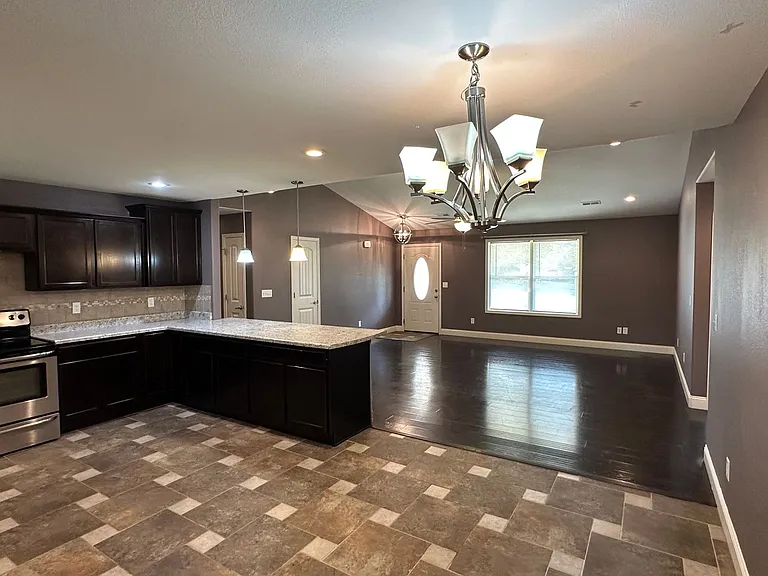 335 Lyle Curtis Cir — Photo 10