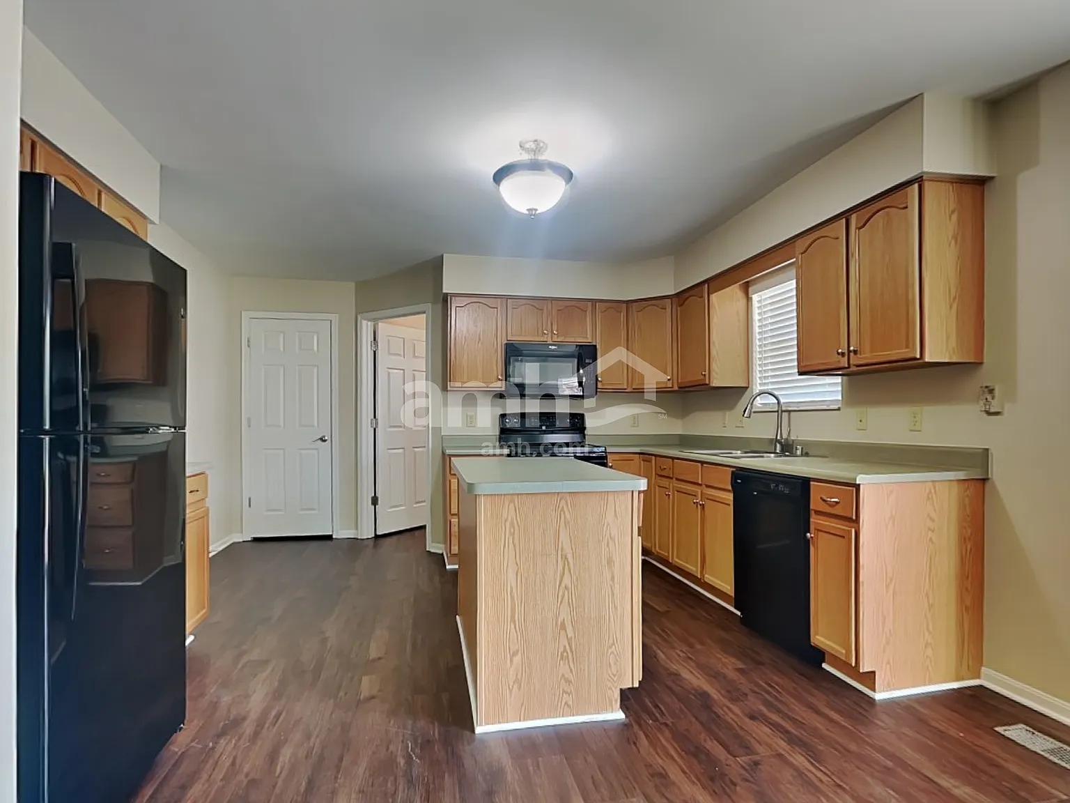 4 bed, 2.5 bath, 2028 sqft, $2,640 — Photo 3