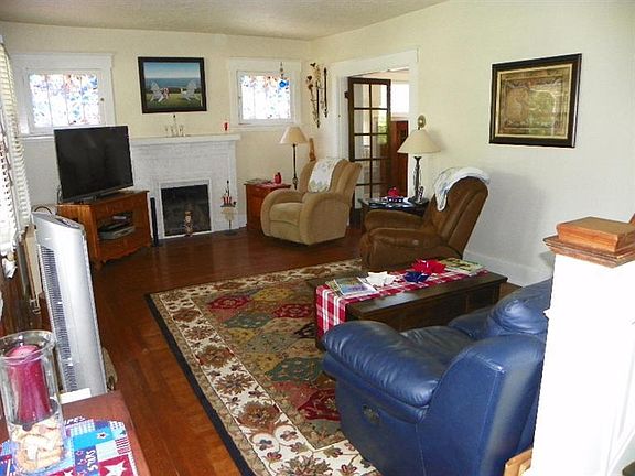3rd image of 1654 Cedar Ave