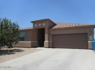105 N Manzanita Dr, El Paso, TX 79928