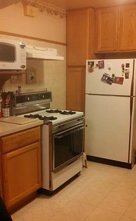 3rd image of 7616 Rosemont Ave