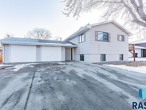 3rd image of 4608-4610 S Louise Ave