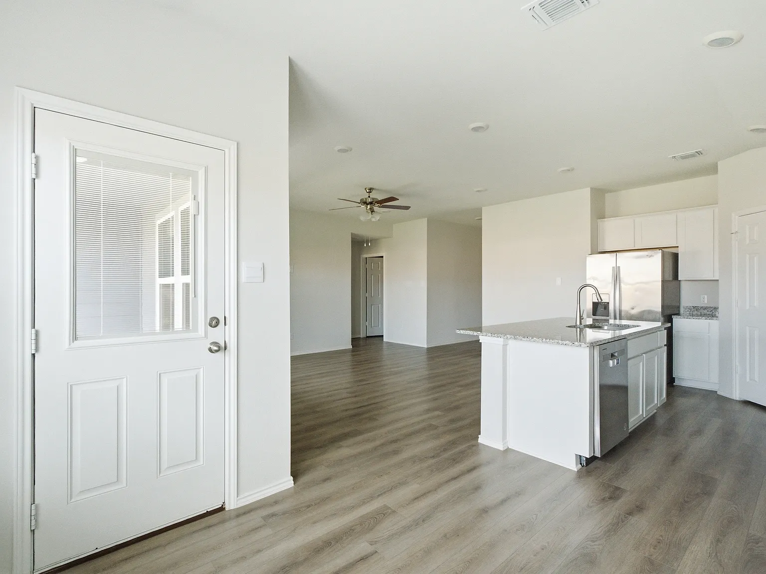 3 bed, 1300 sqft, $1,850 — Photo 3