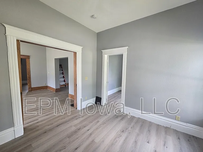 301 Leland Ave — Photo 2