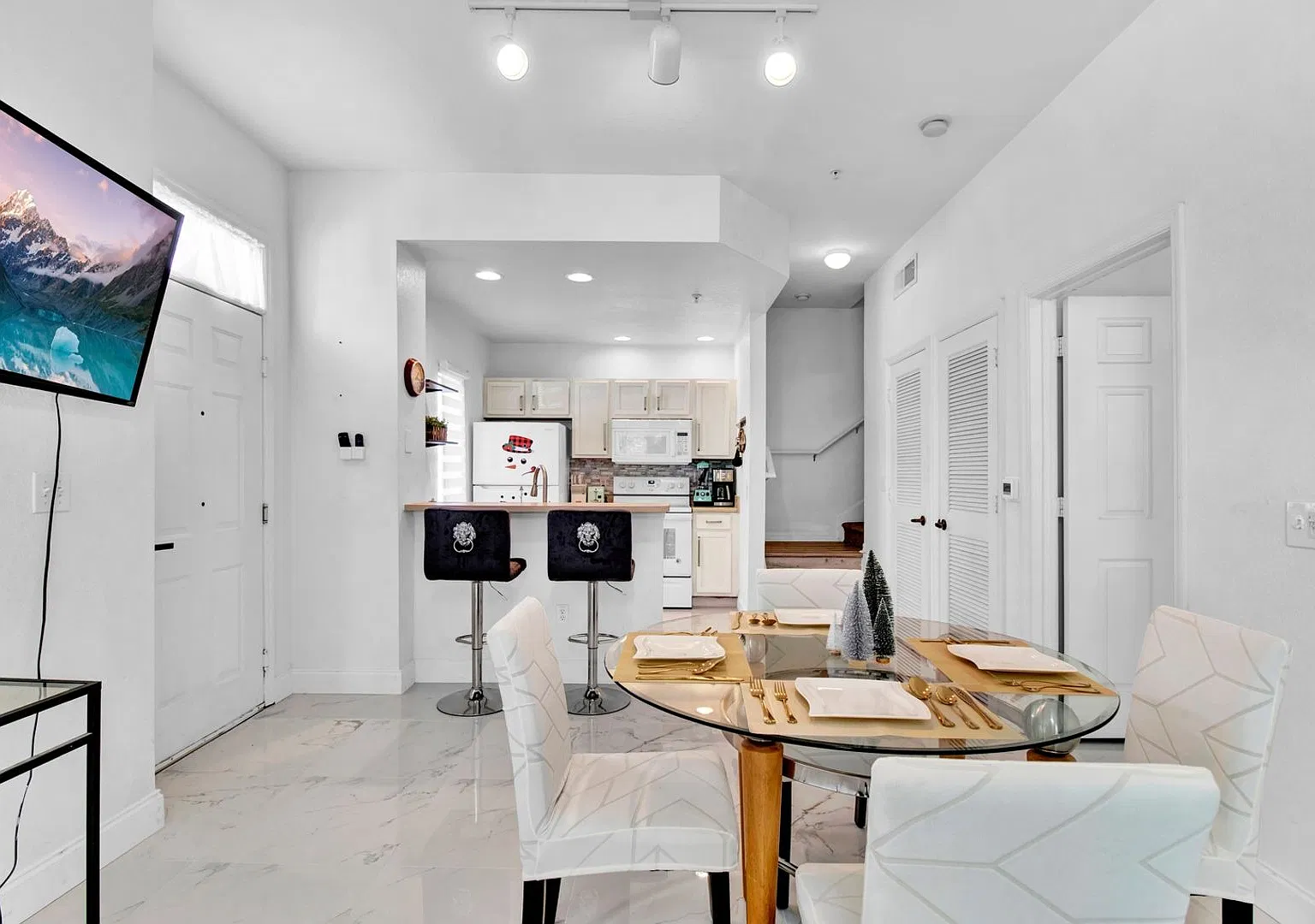 Spacious 4BR Townhome in Kissimmee — Photo 3