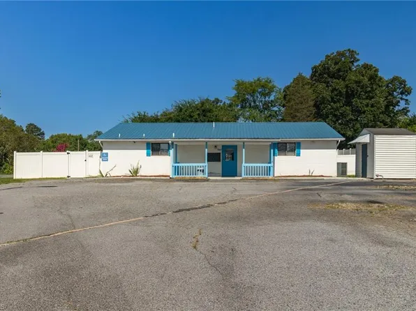 944 Fisher Ferry St, Thomasville, NC 27360