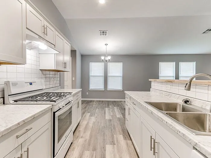 2515 Leeds Ln — Photo 37