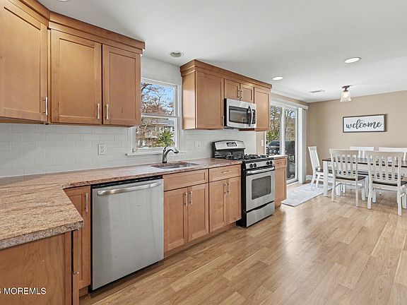 3rd image of 414 Nantucket Road