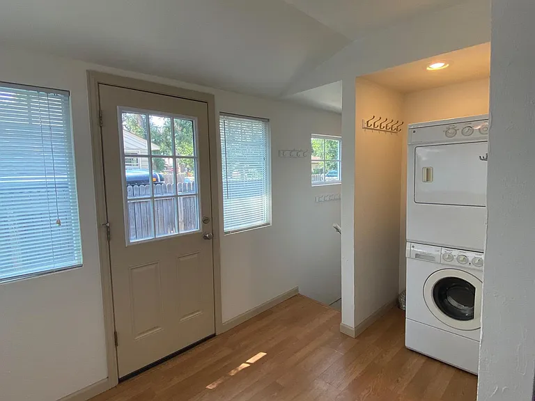301 Edwards St — Photo 10