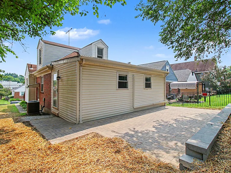 4515 Camberwell Rd — Photo 23