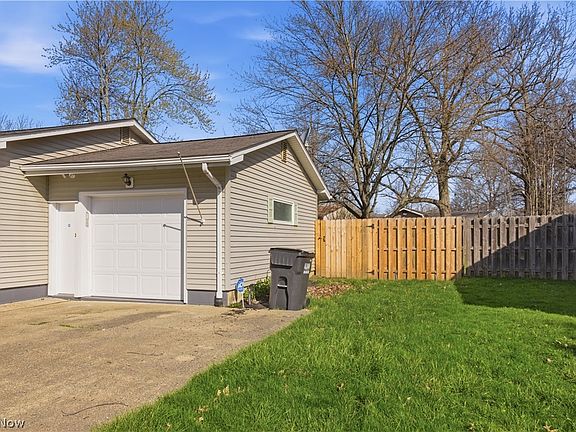 3rd image of 3702 Cumberland Cir