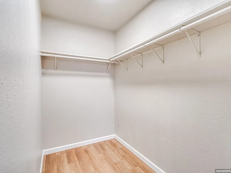 Stonecreek Apartments — Photo 7