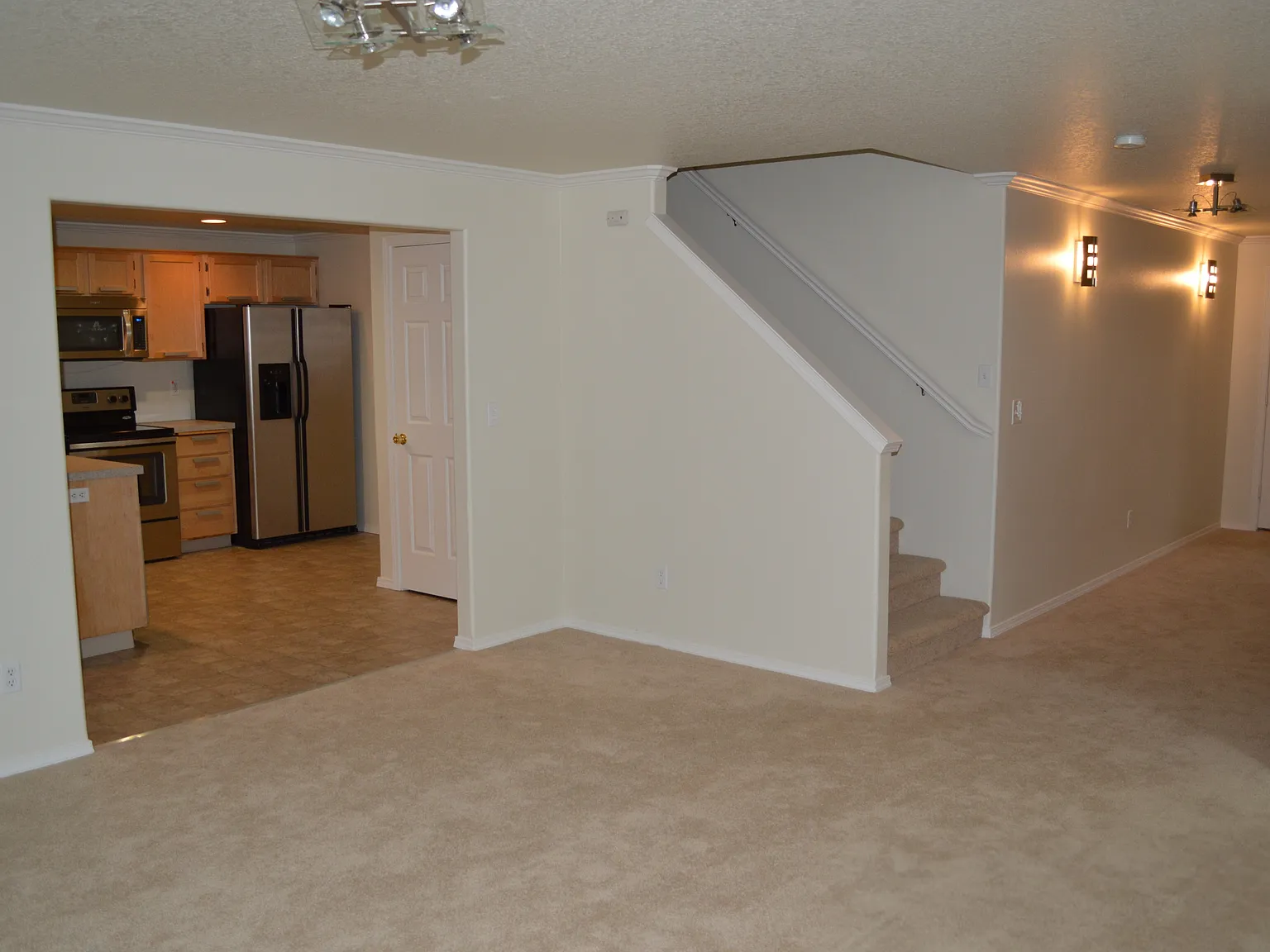 4 bed, 2.5 bath, 2003 sqft, $3,350 — Photo 3