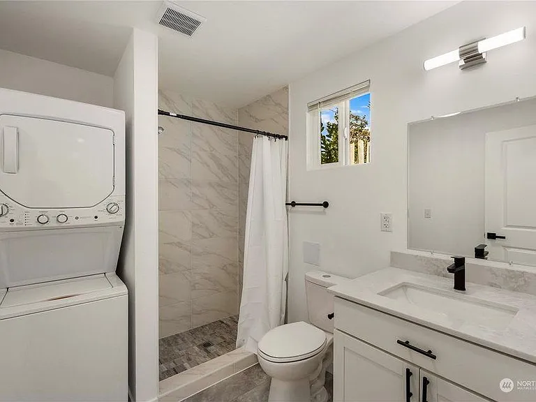 3619 E Portland Ave — Photo 6