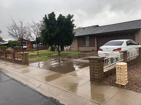 2nd image of 8901 W Glenrosa Ave