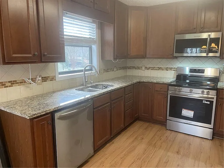 516 Faith St NW — Photo 10