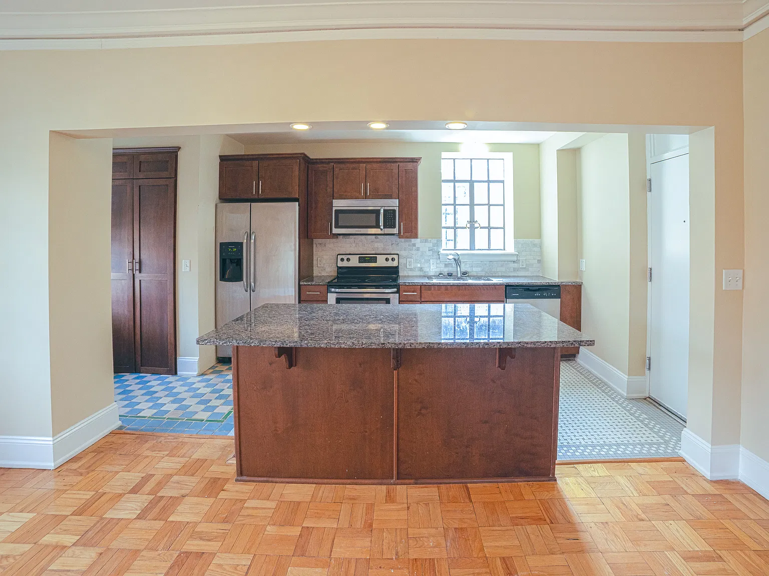 2 bed, 1220 sqft, $1,700 — Photo 3