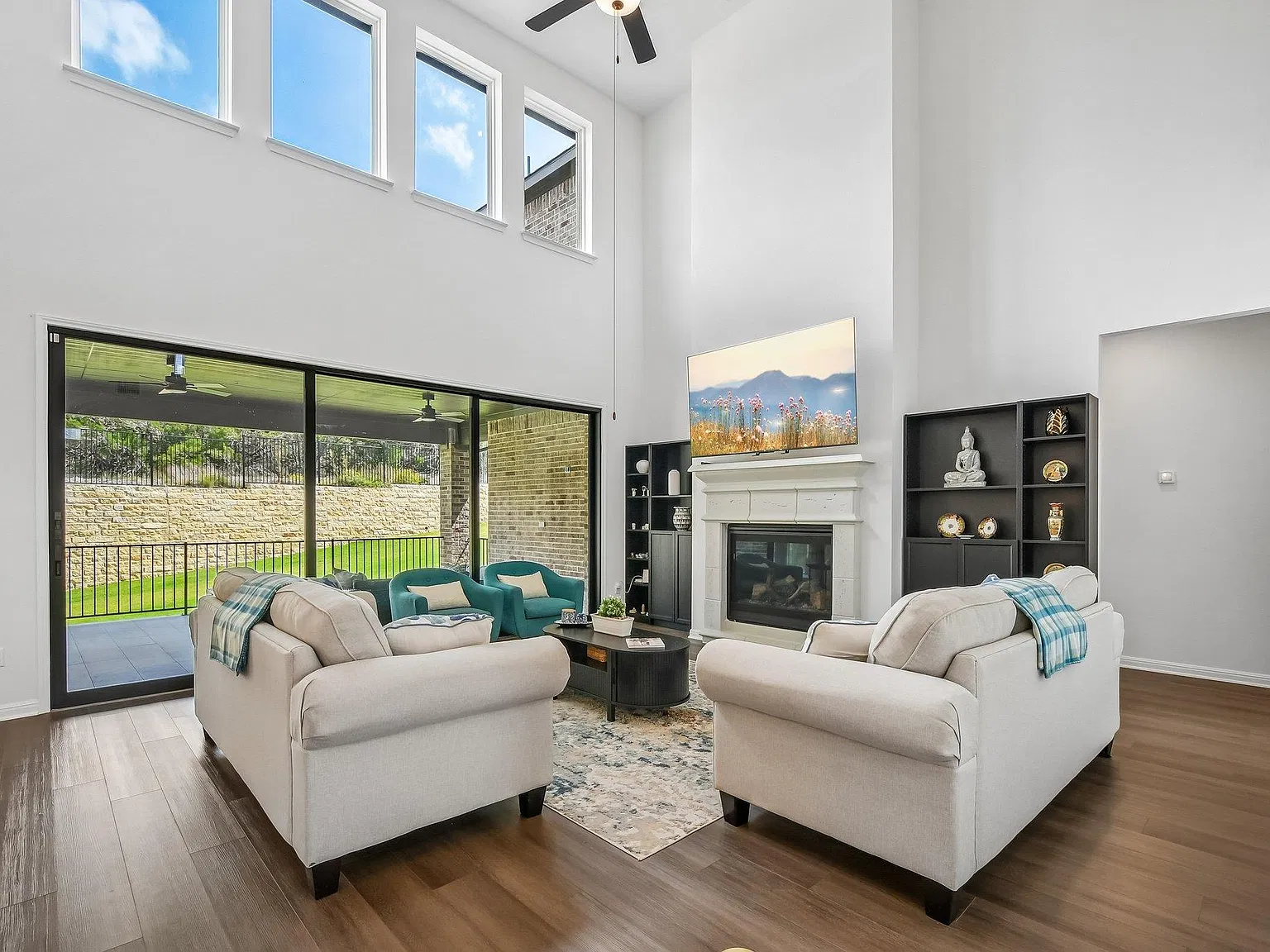 5 bed, 5.5 bath, 4385 sqft, $4,995 — Photo 4