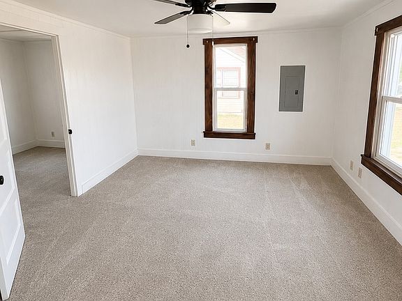 5th image of 105 Brookshire