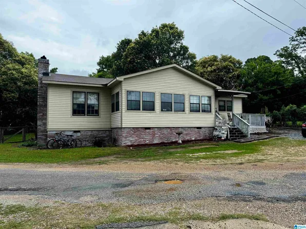 203 Briar Loop Rd, Deatsville, AL 36022