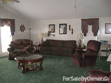 Great room with cathedral ceiling : Breathtaking view of Lake Eufaula, moss lined trees, dogwoods, w