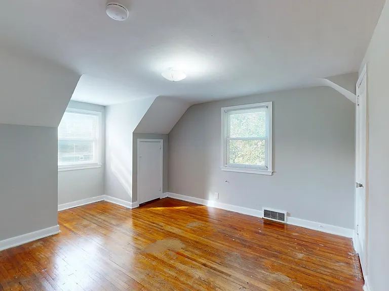 3121 Lincoln Way — Photo 9