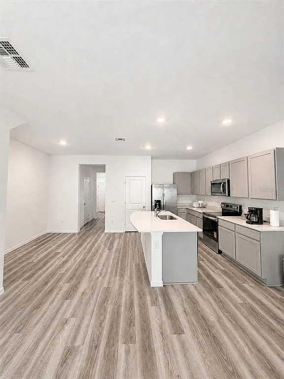 3 bed, 2.5 bath, 1673 sqft, $2,400 — Photo 3