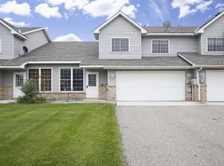 112 Appleblossom Ln, Shakopee, MN 55379