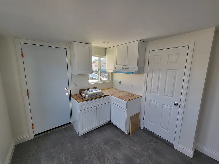 1629 Highland St #3 — Photo 2