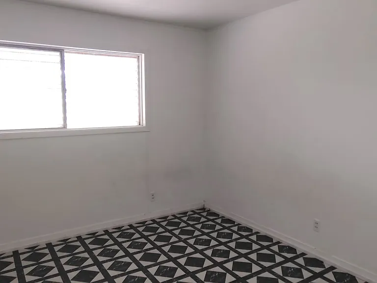 607 W Miller St — Photo 8