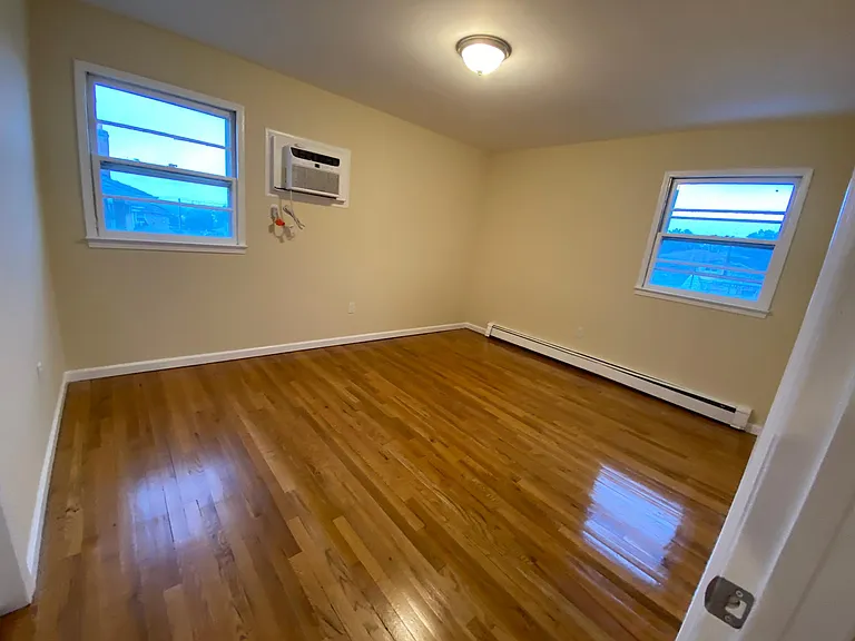 1st bedroom, closet located on the right