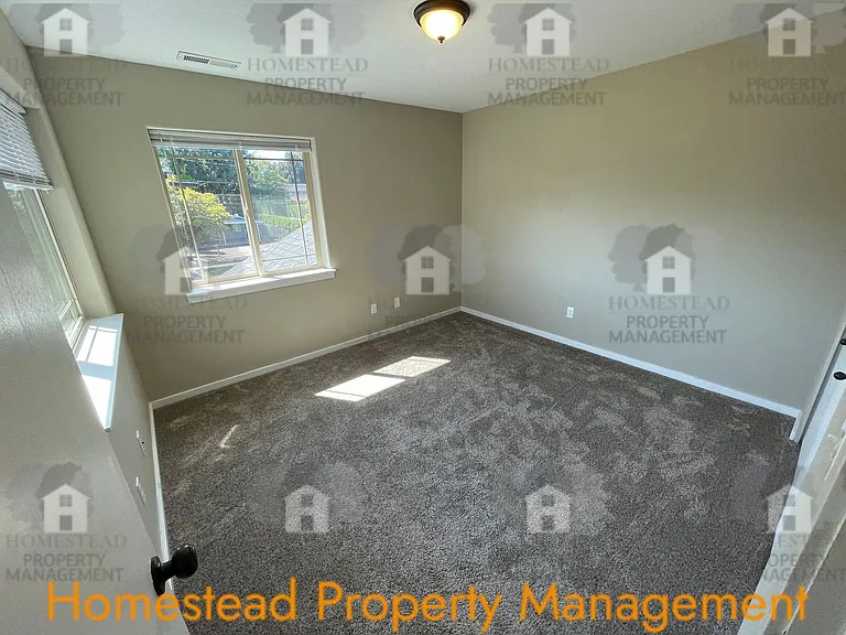 479 Broad St S — Photo 15