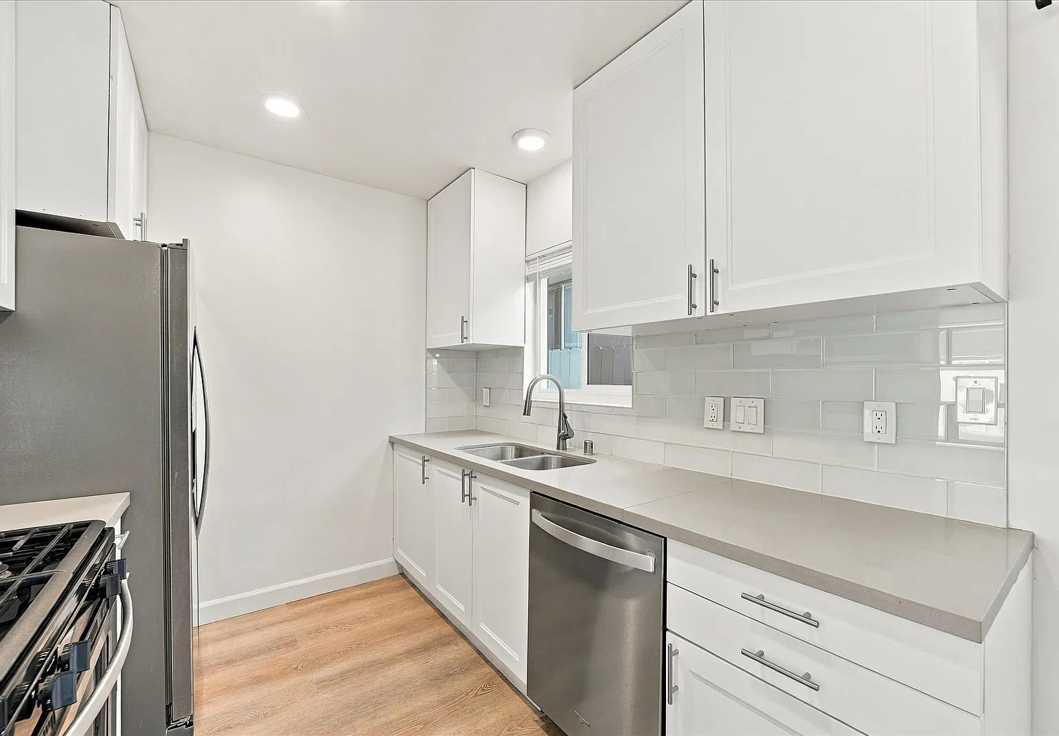 3 bed, 1200 sqft, $4,295 — Photo 2