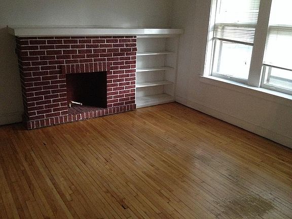 3rd image of 2255 W Argyle St