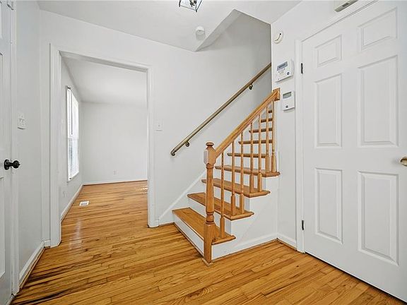 4th image of 2205 Hilton Ct