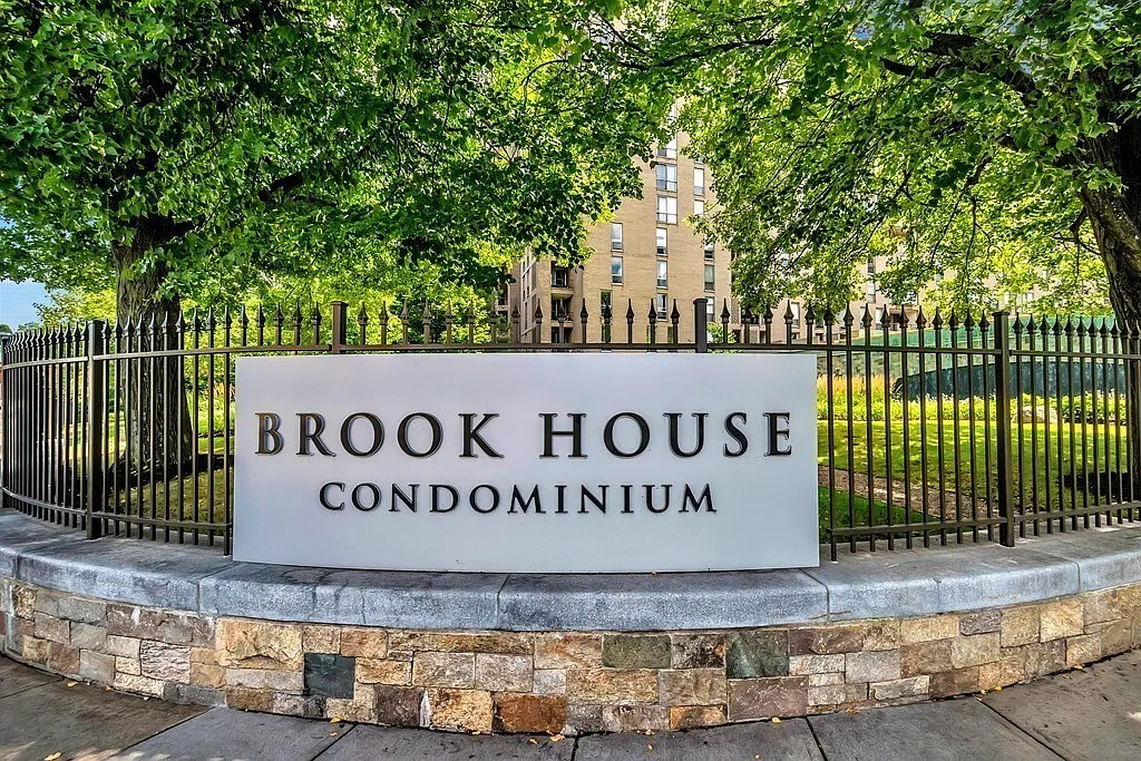 1 bed, 1.0 bath, 870 sqft, $3,200 — Photo 1