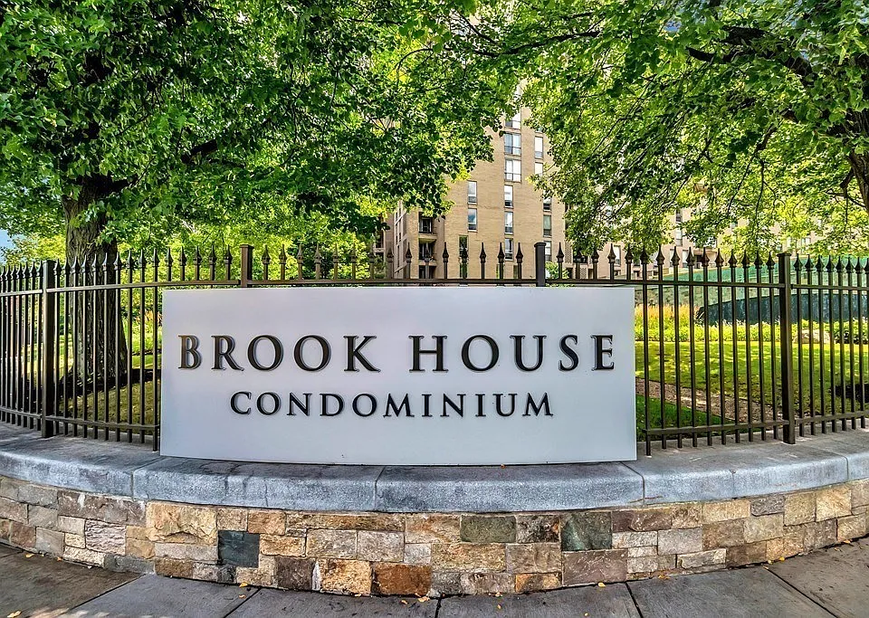 99 Pond Ave #208