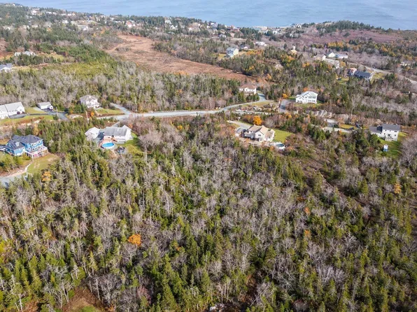 47 Trescasa Ln, Halifax, NS B3V 1P4