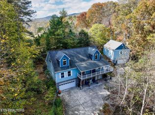 621 W Millers Cove Rd, Walland, TN 37886