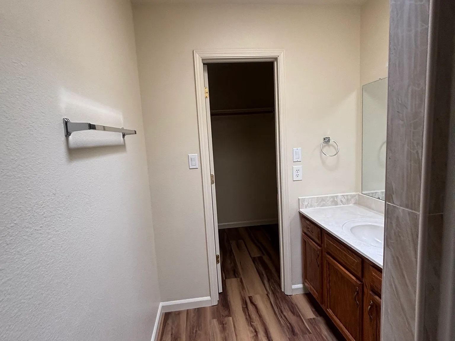 4 bed, 2.5 bath, 2101 sqft, $2,095 — Photo 2