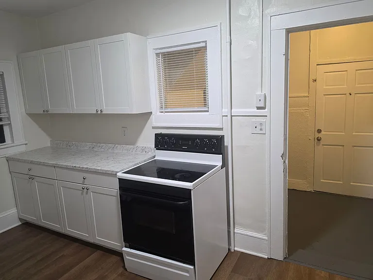 1515 Memorial Ave SW — Photo 6