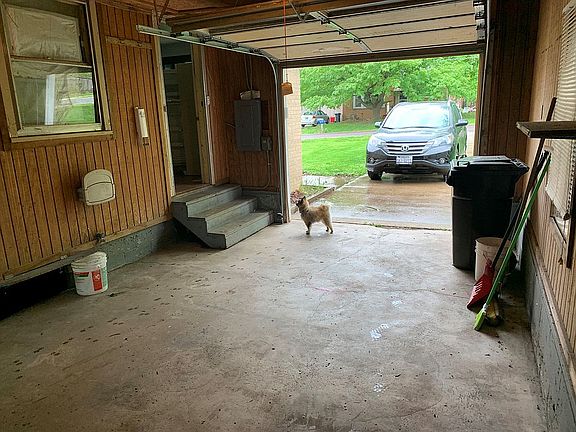 garage w/crawl space 